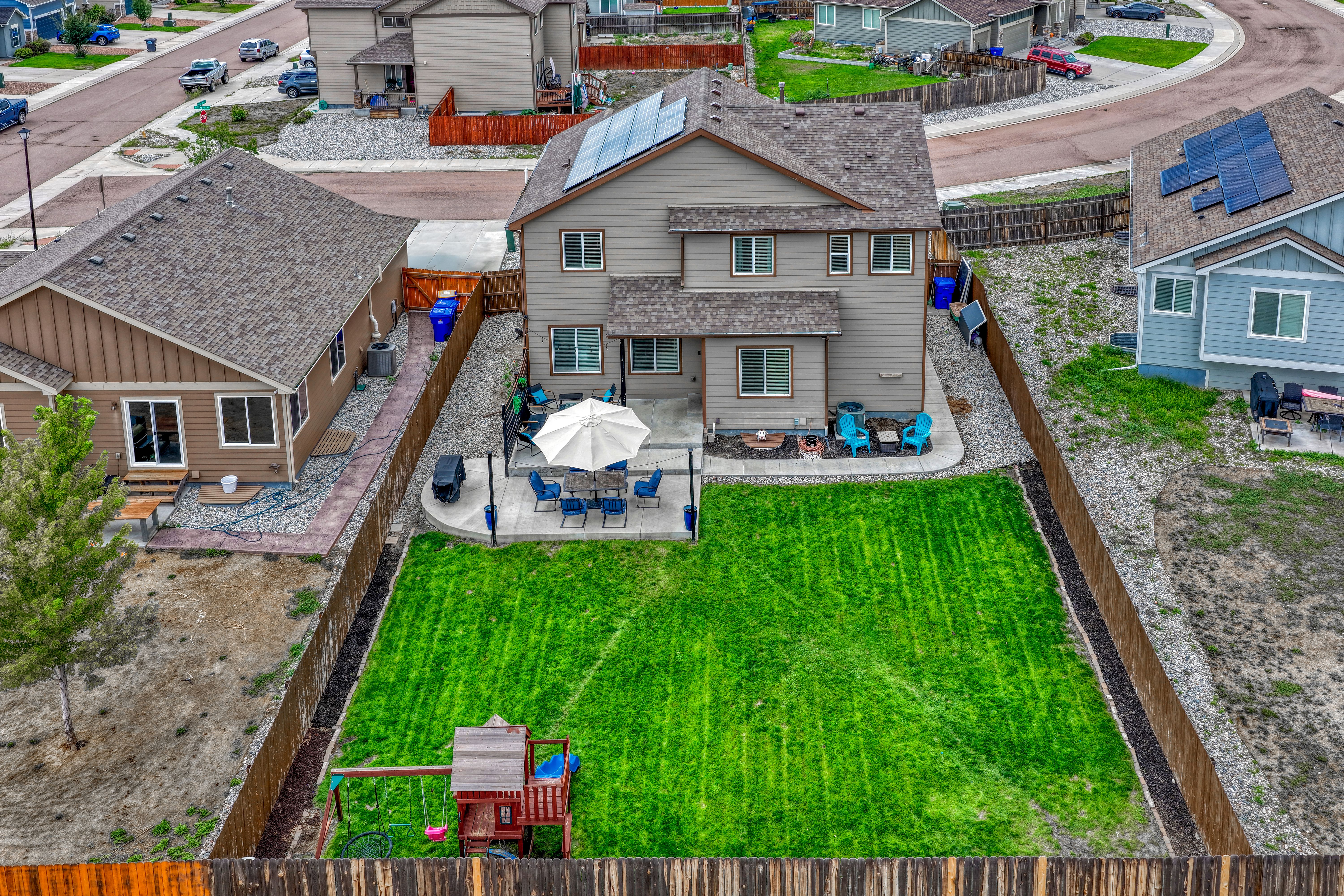  Exceptionally Updated Residence in The Meadows at Lorson Ranch - 物件實景