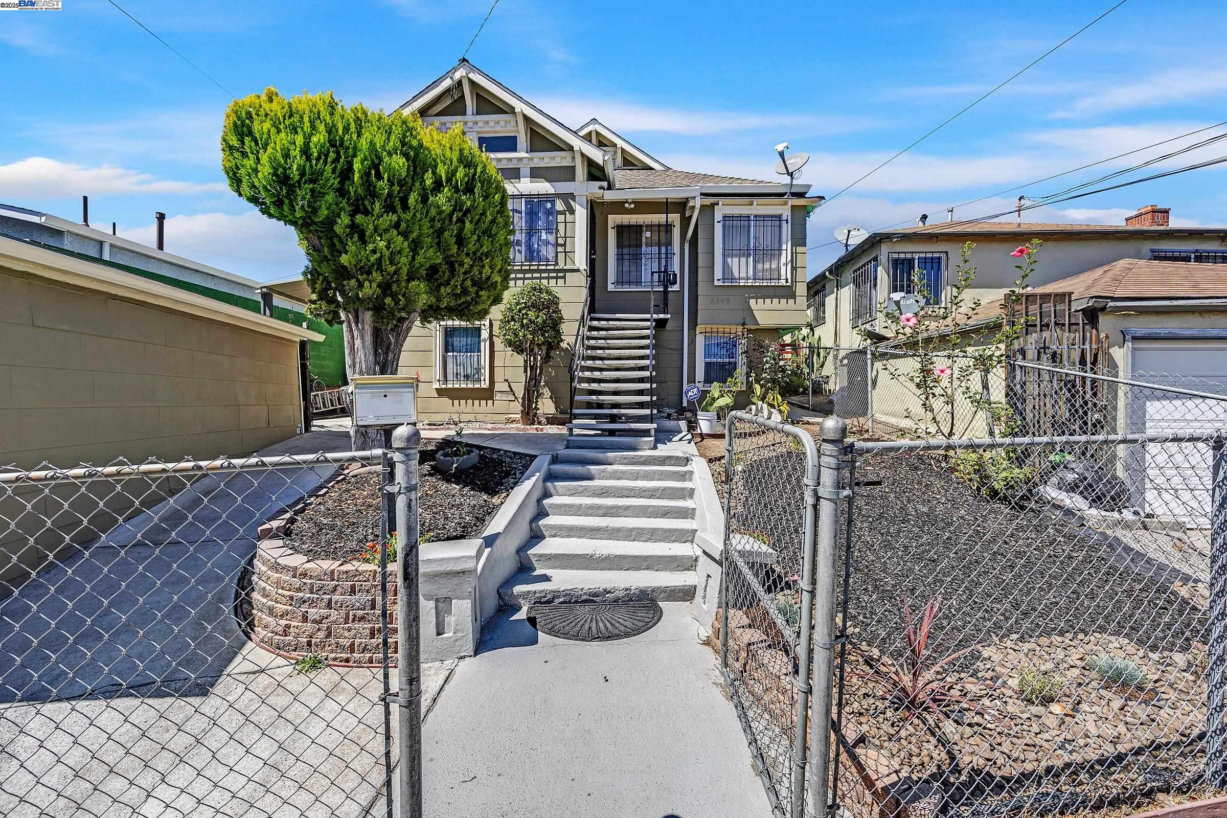 Oakland, California, 94601, United States, 3 Bedrooms Bedrooms, ,2 BathroomsBathrooms,Residential,For Sale,1942114