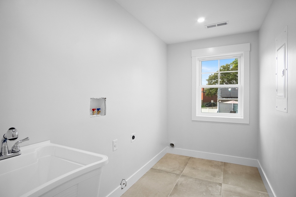 Attleboro, Massachusetts, 02703, United States, 4 Bedrooms Bedrooms, ,3 BathroomsBathrooms,Residential,For Sale,1905664