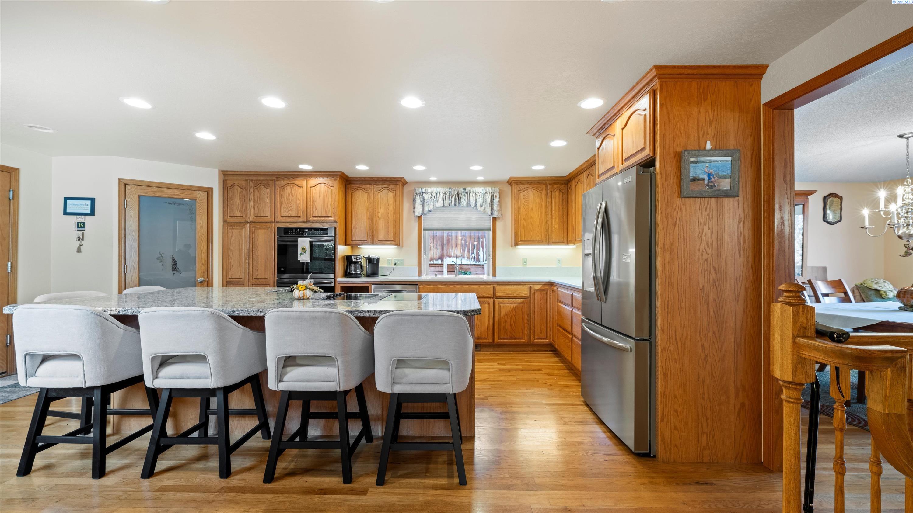 Richland, Washington, 99352, United States, 5 Bedrooms Bedrooms, ,1 BathroomBathrooms,Residential,For Sale,1991452