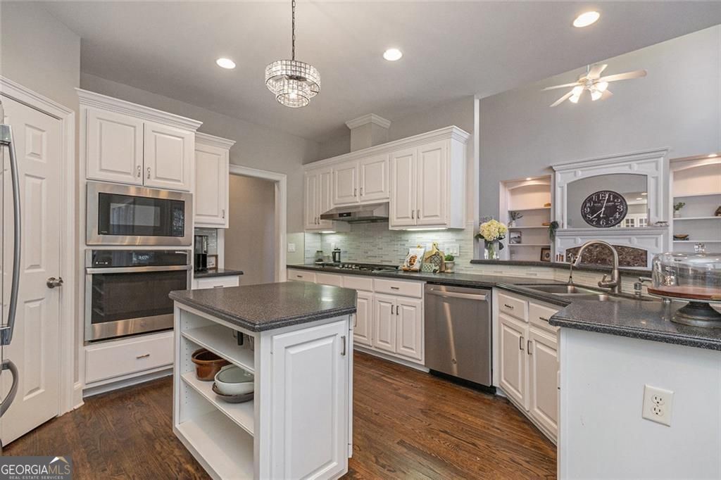 FLOWERY BRANCH, Georgia, 30542, United States, 5 Bedrooms Bedrooms, ,5 BathroomsBathrooms,Residential,For Sale,1894604