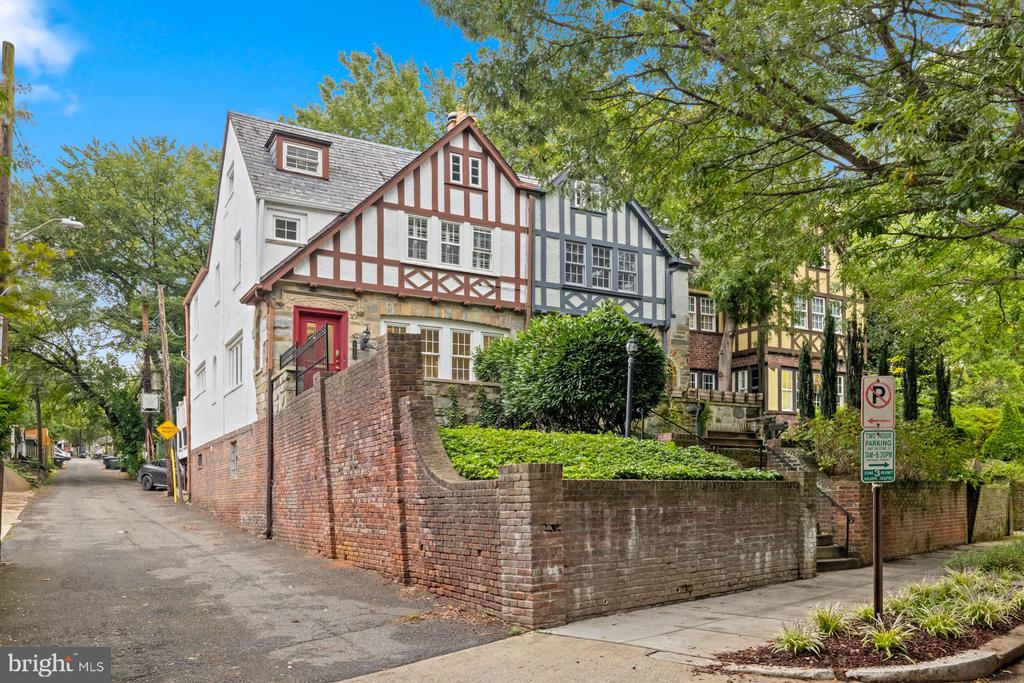 Washington, District of Columbia, 20007, United States, 4 Bedrooms Bedrooms, ,3 BathroomsBathrooms,Residential,For Sale,1975230