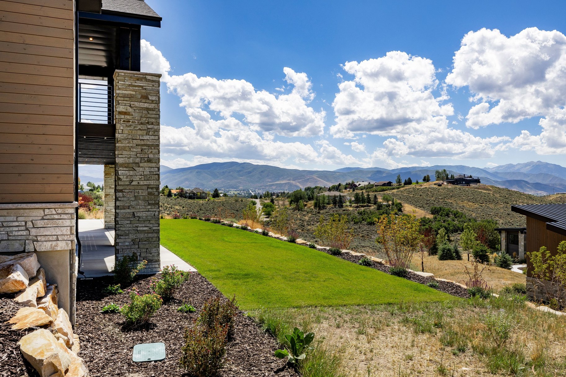  Upgraded Luxury Living with Panoramic Mountain Views - 物件實景