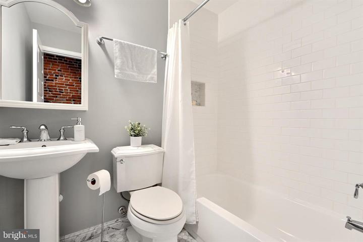 Baltimore, Maryland, 21224, United States, 3 Bedrooms Bedrooms, ,3 BathroomsBathrooms,Residential,For Sale,1930915