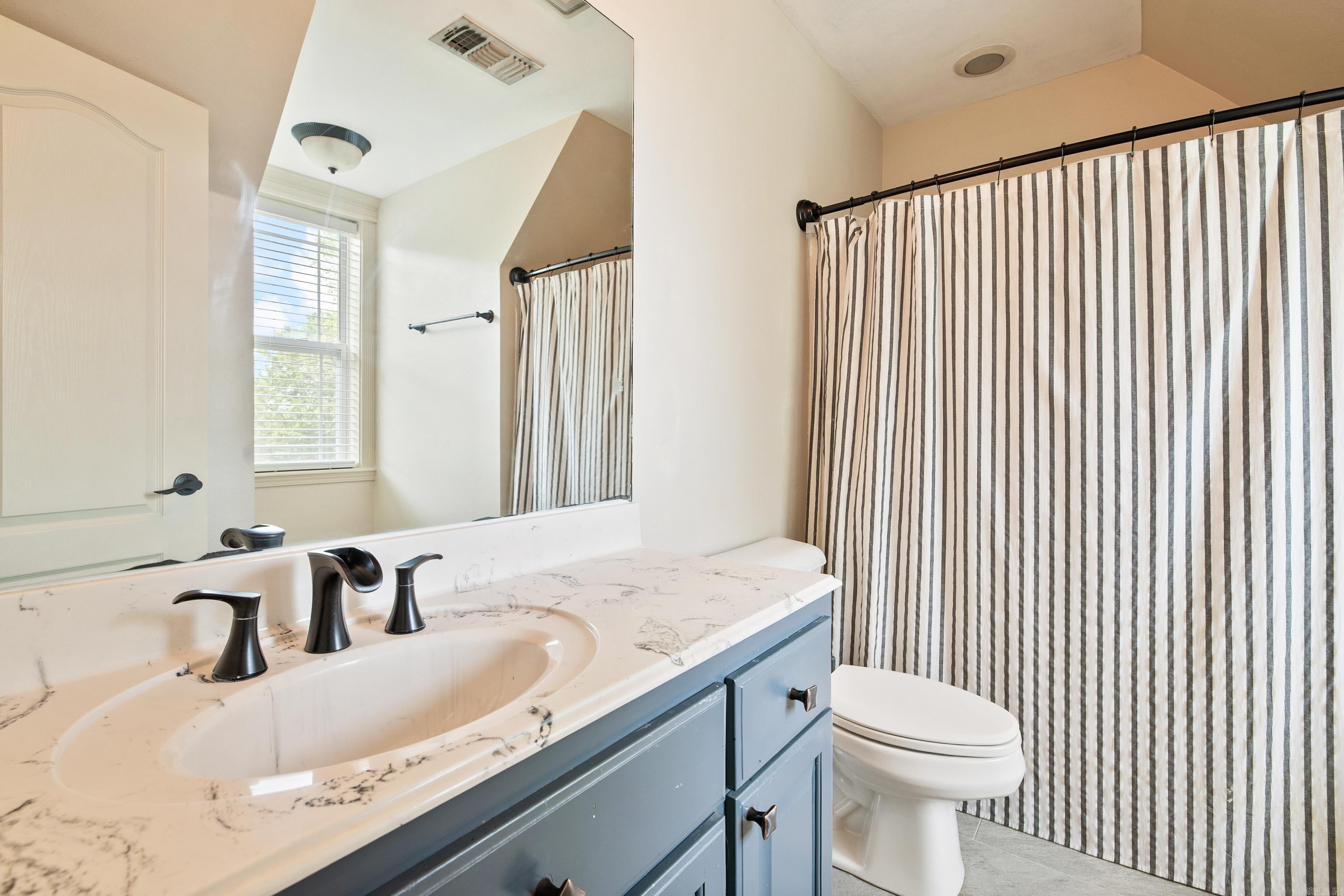 Benton, Arkansas, 72019, United States, 4 Bedrooms Bedrooms, ,4 BathroomsBathrooms,Residential,For Sale,2048594