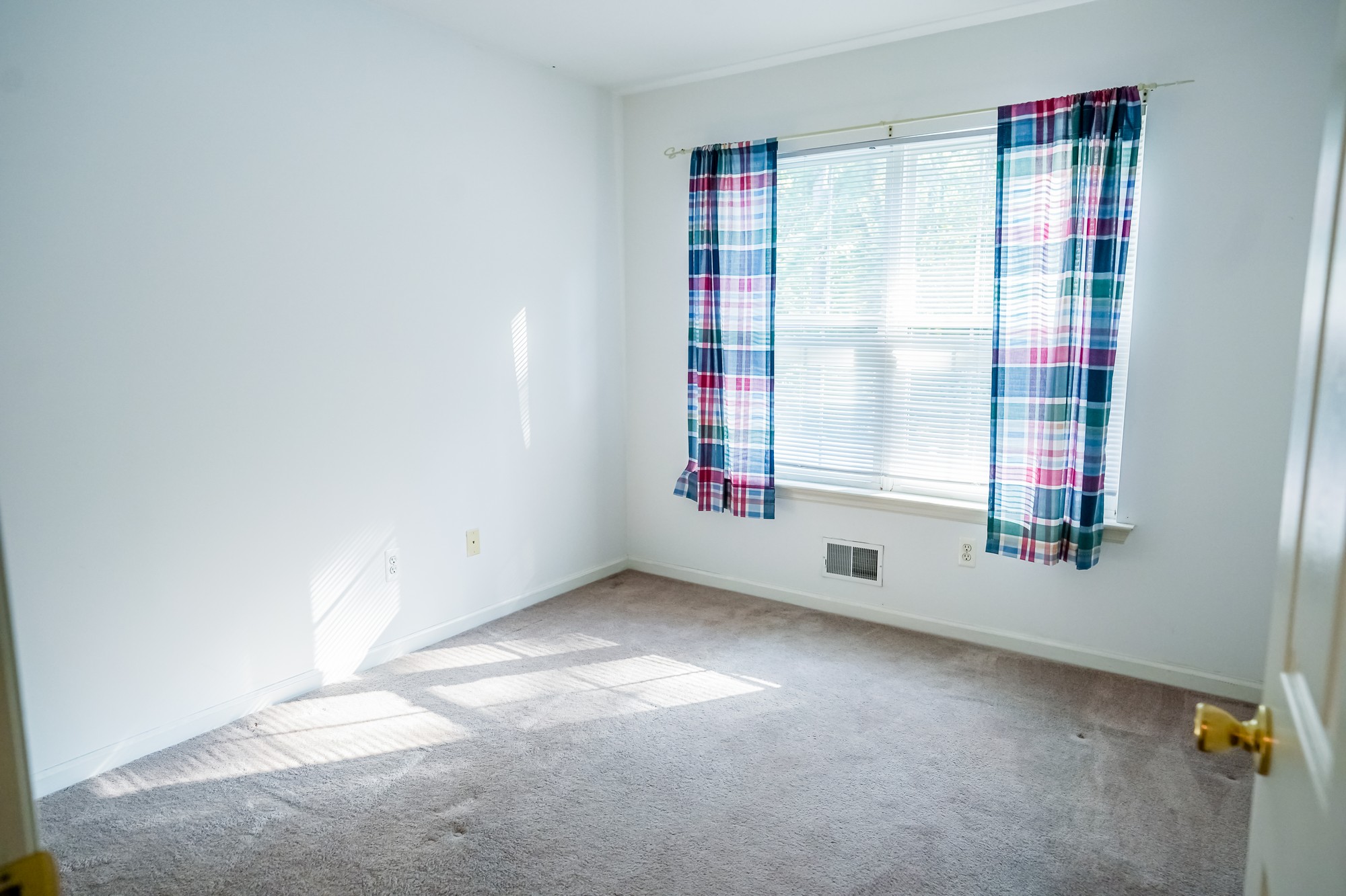  Spacious Townhome Overlooking the Woods - 物件實景