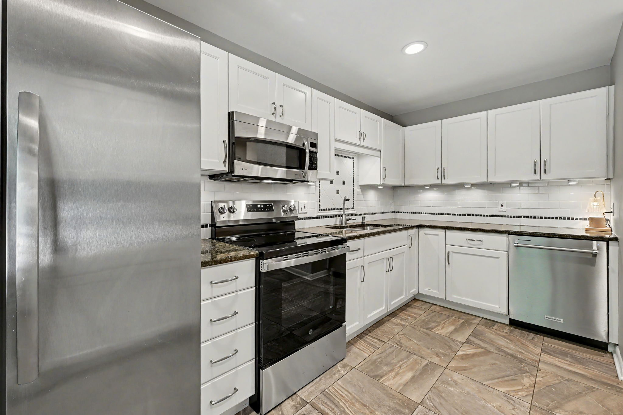  2435 Bedford Street - 物件實景