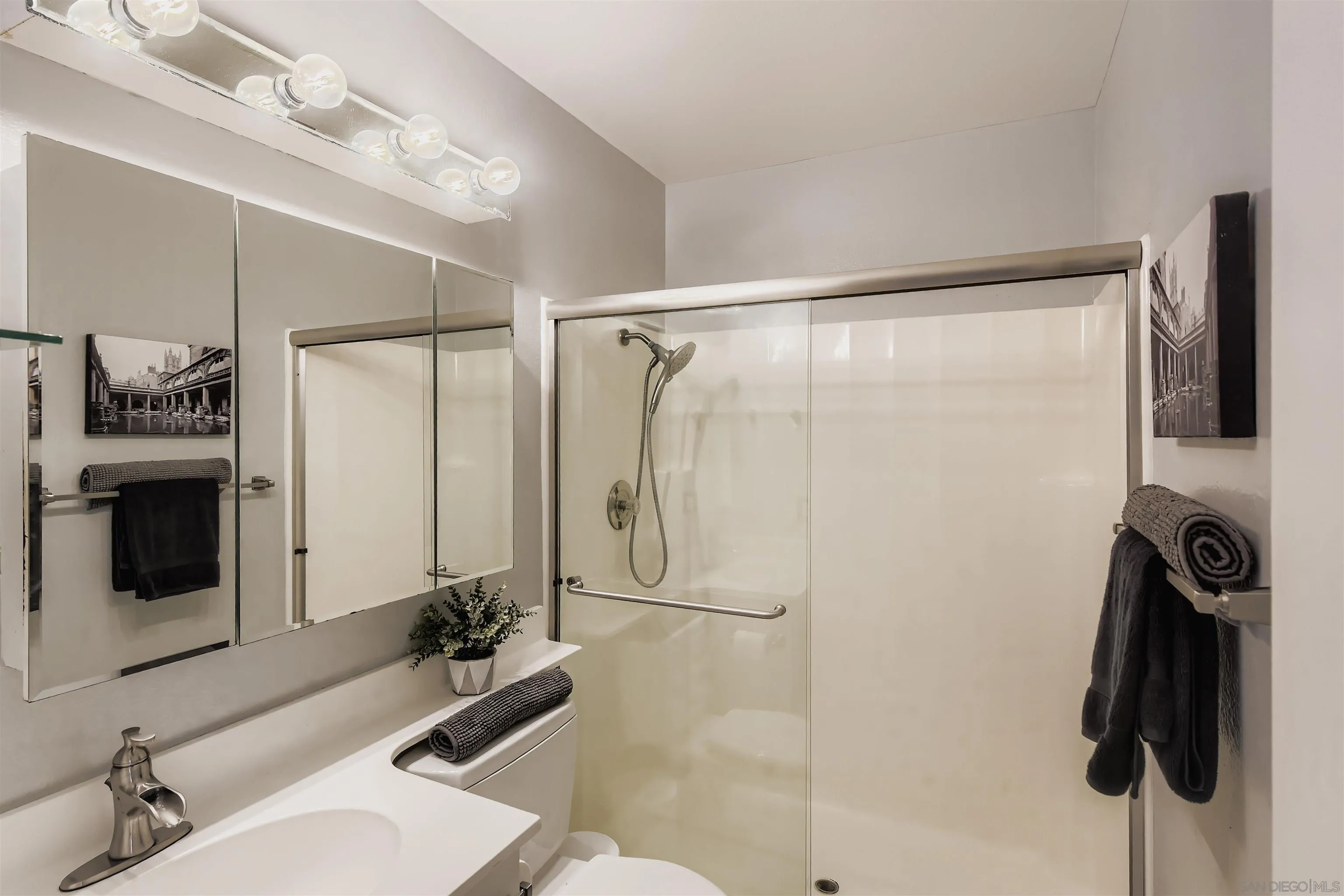 San Diego, California, 92124, United States, 4 Bedrooms Bedrooms, ,3 BathroomsBathrooms,Residential,For Sale,1911364