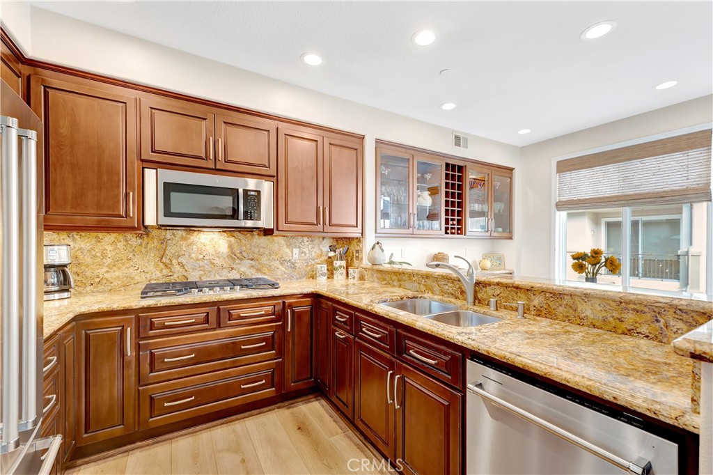 Huntington Beach, California, 92648, United States, 2 Bedrooms Bedrooms, ,3 BathroomsBathrooms,Residential,For Sale,1992033