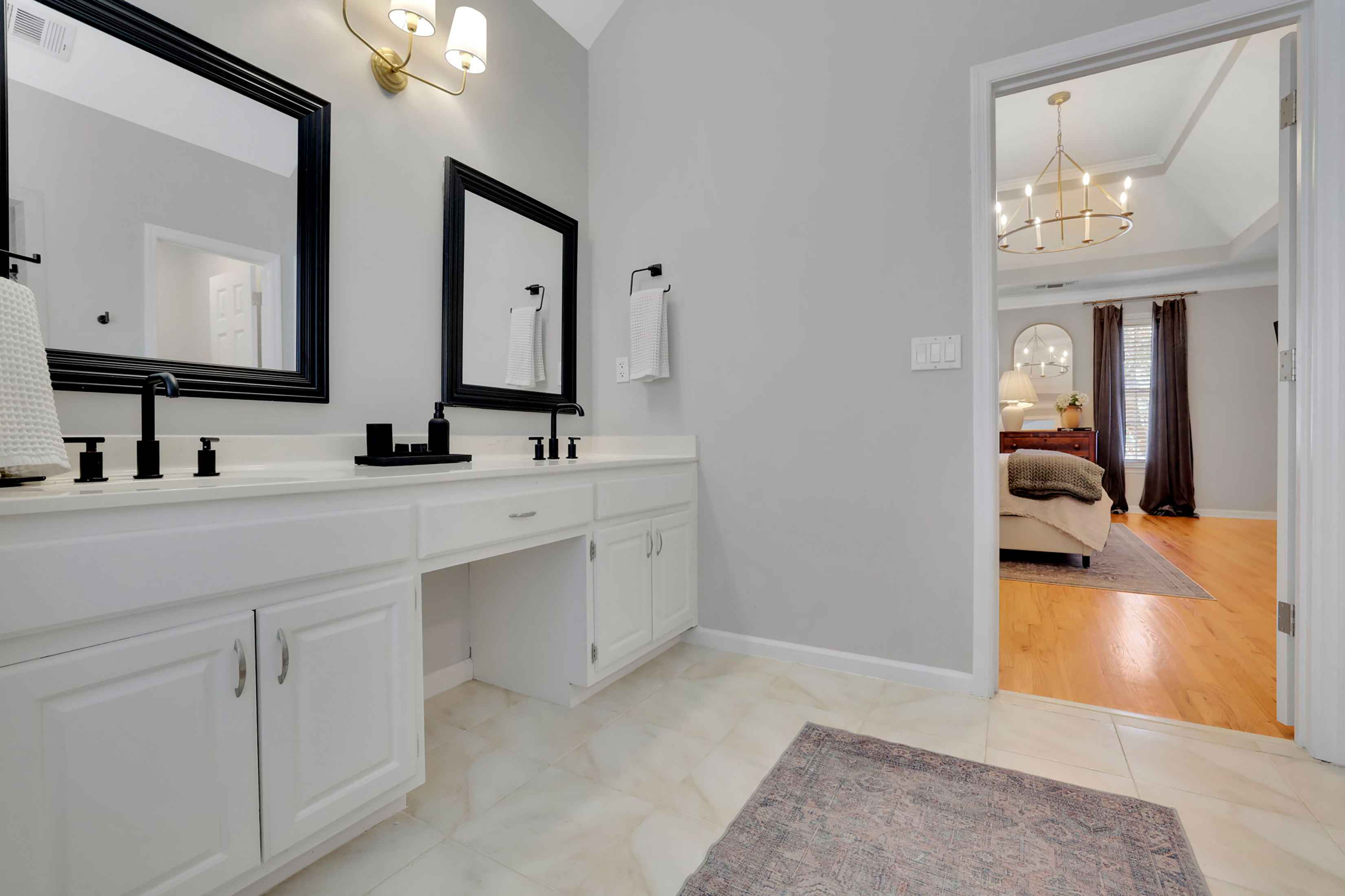  Beautifully Maintained Home Nestled Within a Quiet and Established Community - 物件實景