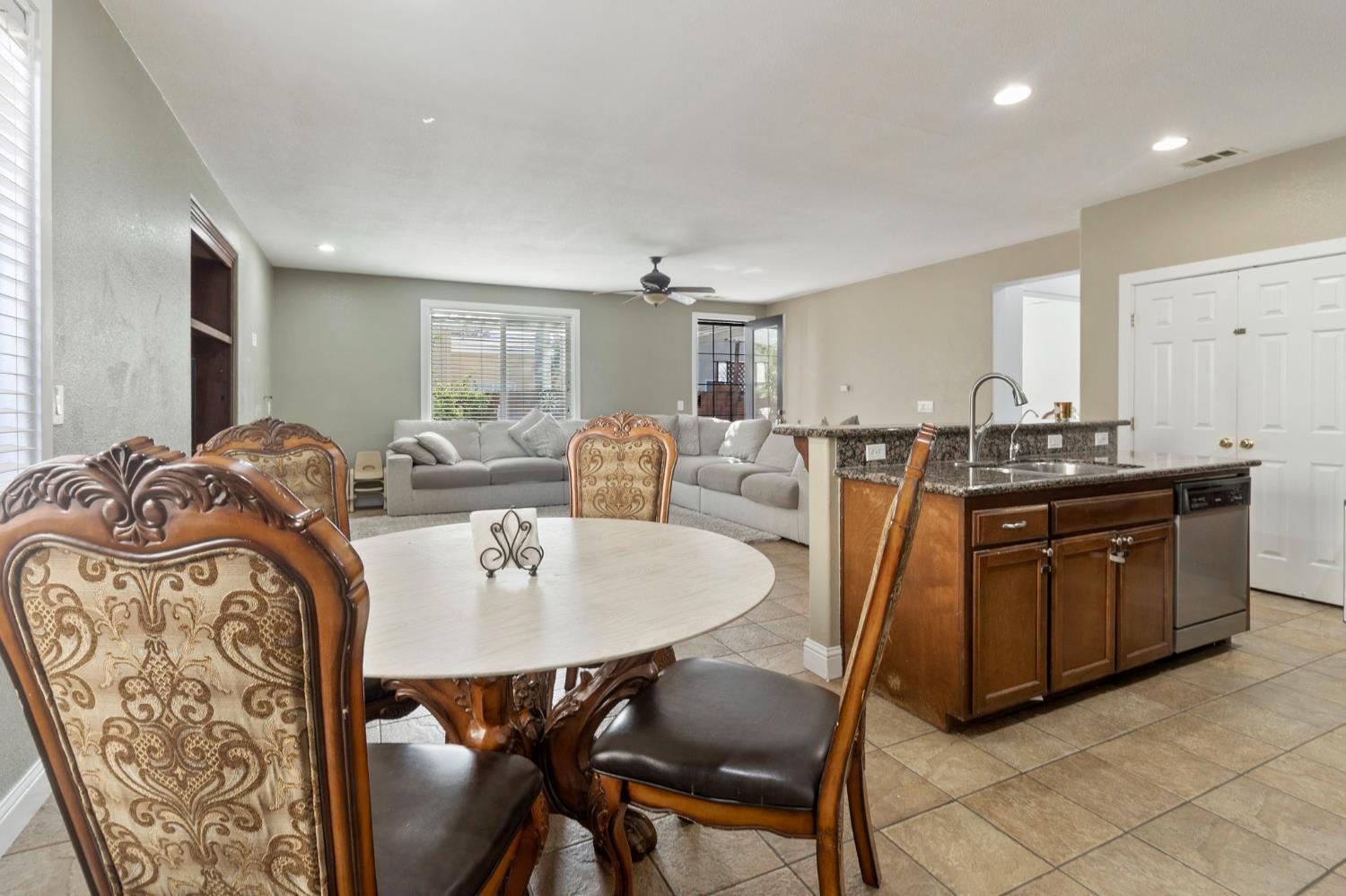 Patterson, California, 95363, United States, 5 Bedrooms Bedrooms, ,3 BathroomsBathrooms,Residential,For Sale,1982239