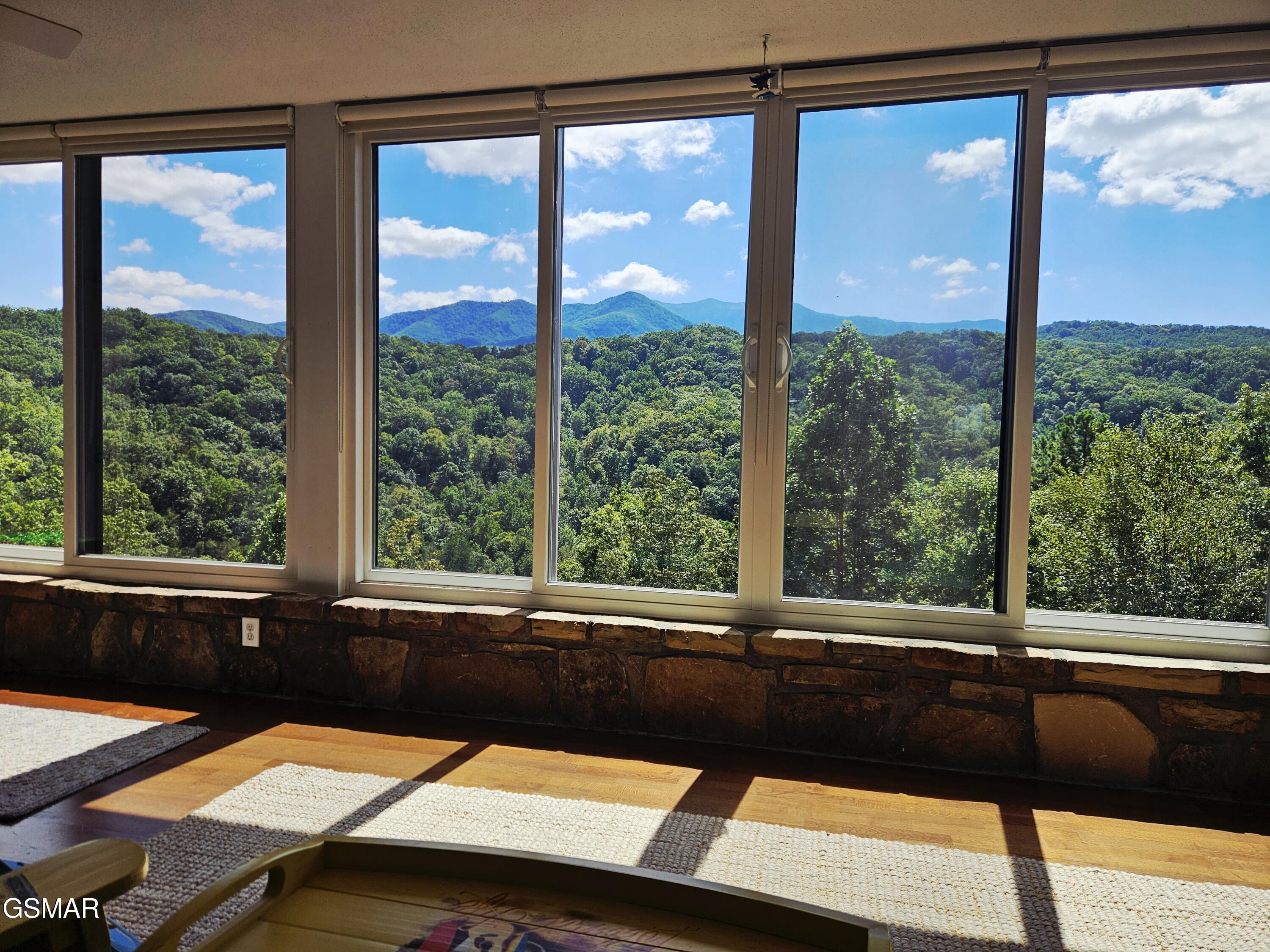 Gatlinburg, Tennessee, 37738, United States, 3 Bedrooms Bedrooms, ,2 BathroomsBathrooms,Residential,For Sale,1983450