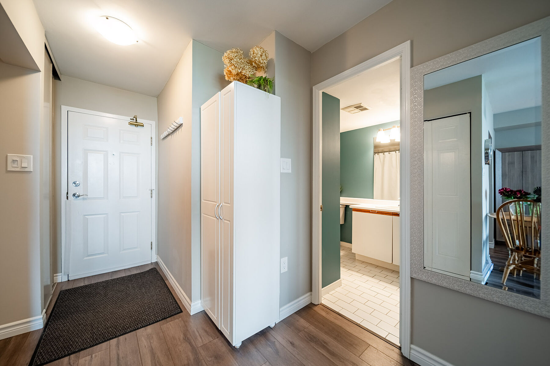 Downtown Burlington Condo - 物件實景