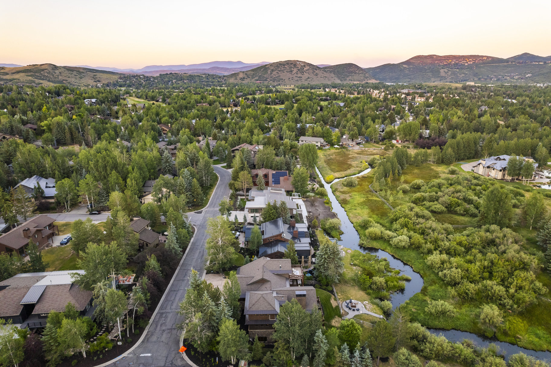  Rare Park Meadows Retreat with Creekside Setting and Expansive Ski Resort Views - 物件實景