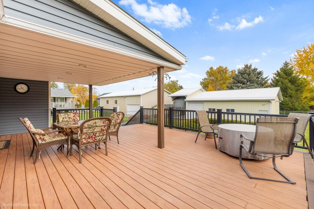 Newman Lake, Washington, 99025, United States, 4 Bedrooms Bedrooms, ,2 BathroomsBathrooms,Residential,For Sale,1987329