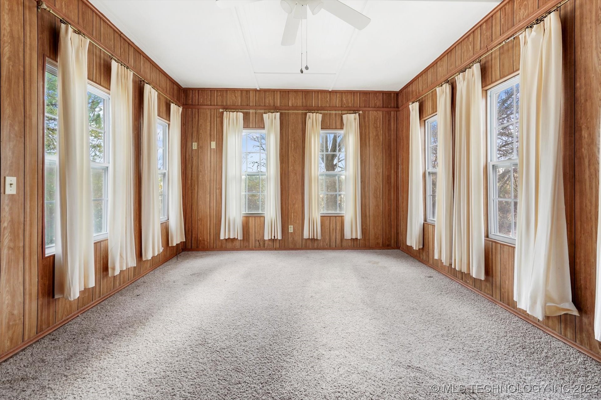 Jenks, Oklahoma, 74037, United States, 4 Bedrooms Bedrooms, ,5 BathroomsBathrooms,Residential,For Sale,1840123