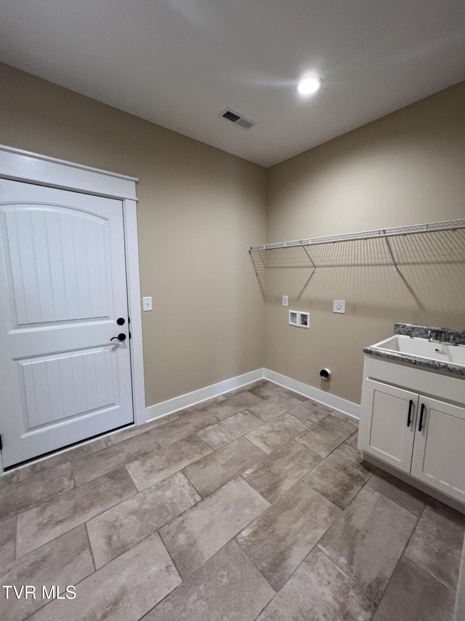 Jonesborough, Tennessee, 37659, United States, 3 Bedrooms Bedrooms, ,2 BathroomsBathrooms,Residential,For Sale,2008806