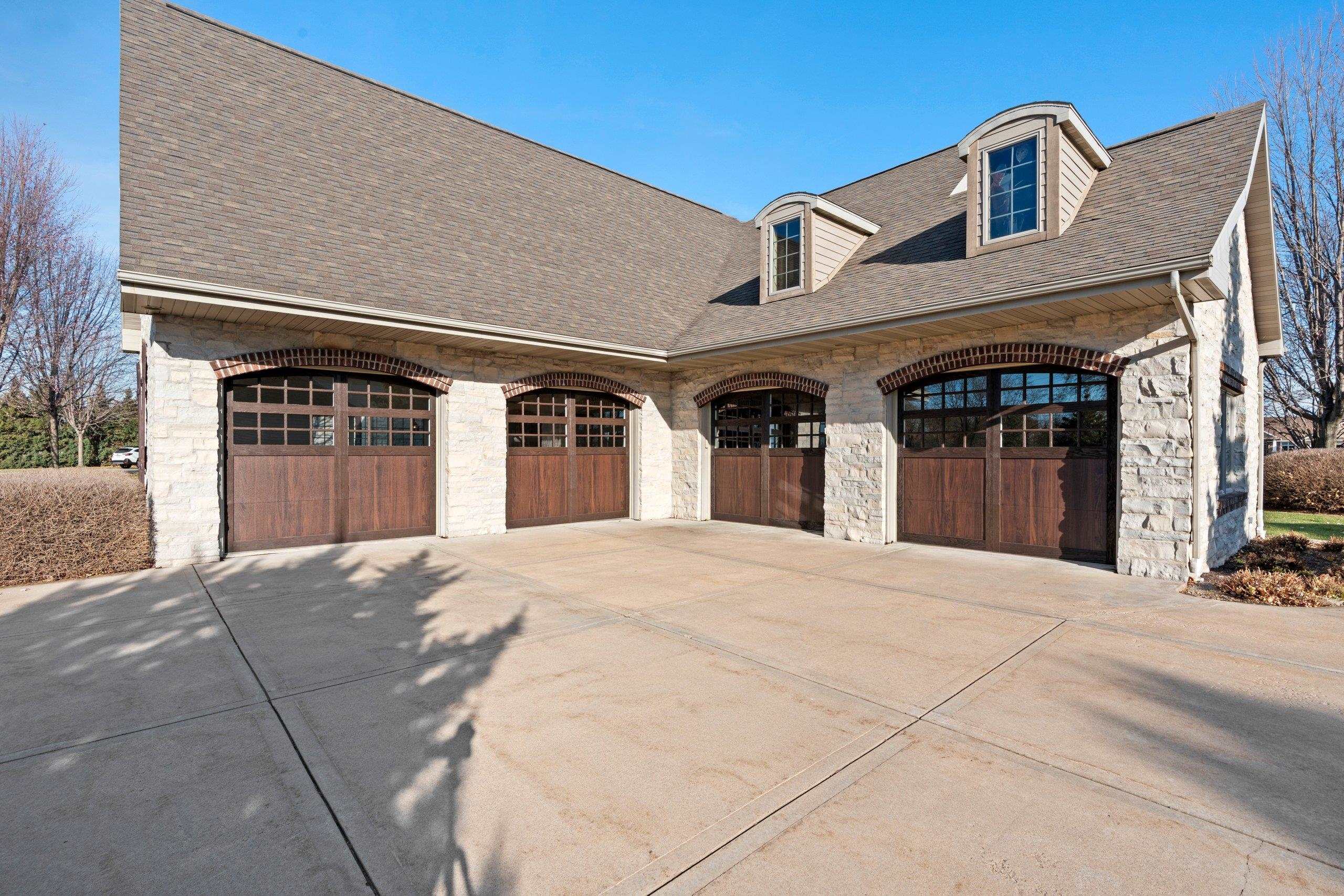 MENASHA, Wisconsin, 54952, United States, 6 Bedrooms Bedrooms, ,5 BathroomsBathrooms,Residential,For Sale,1994548