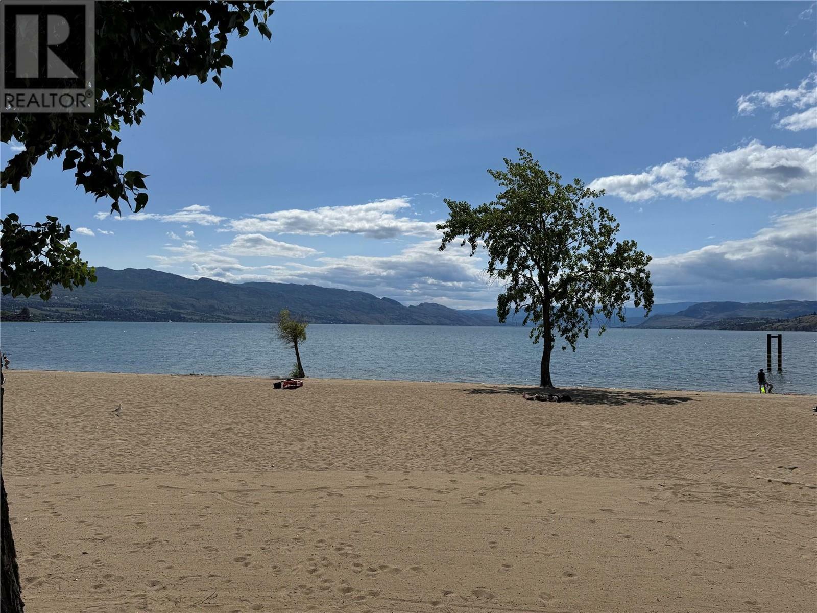 KELOWNA, British Columbia, V1W 3S9, CA, 2 Bedrooms Bedrooms, ,2 BathroomsBathrooms,Residential,For Sale,1882602