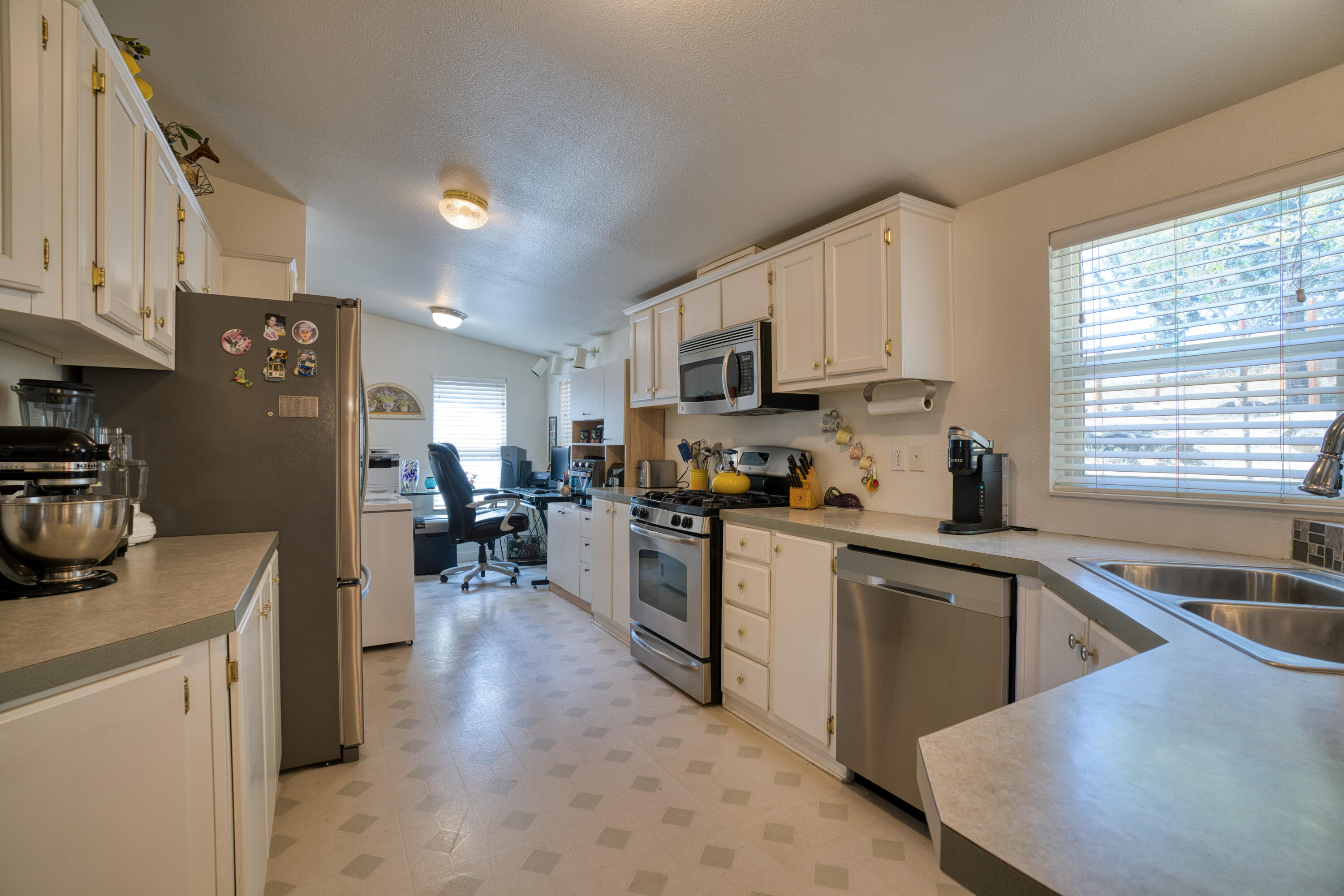 Bend, Oregon, 97701, United States, 3 Bedrooms Bedrooms, ,2 BathroomsBathrooms,Residential,For Sale,1905887