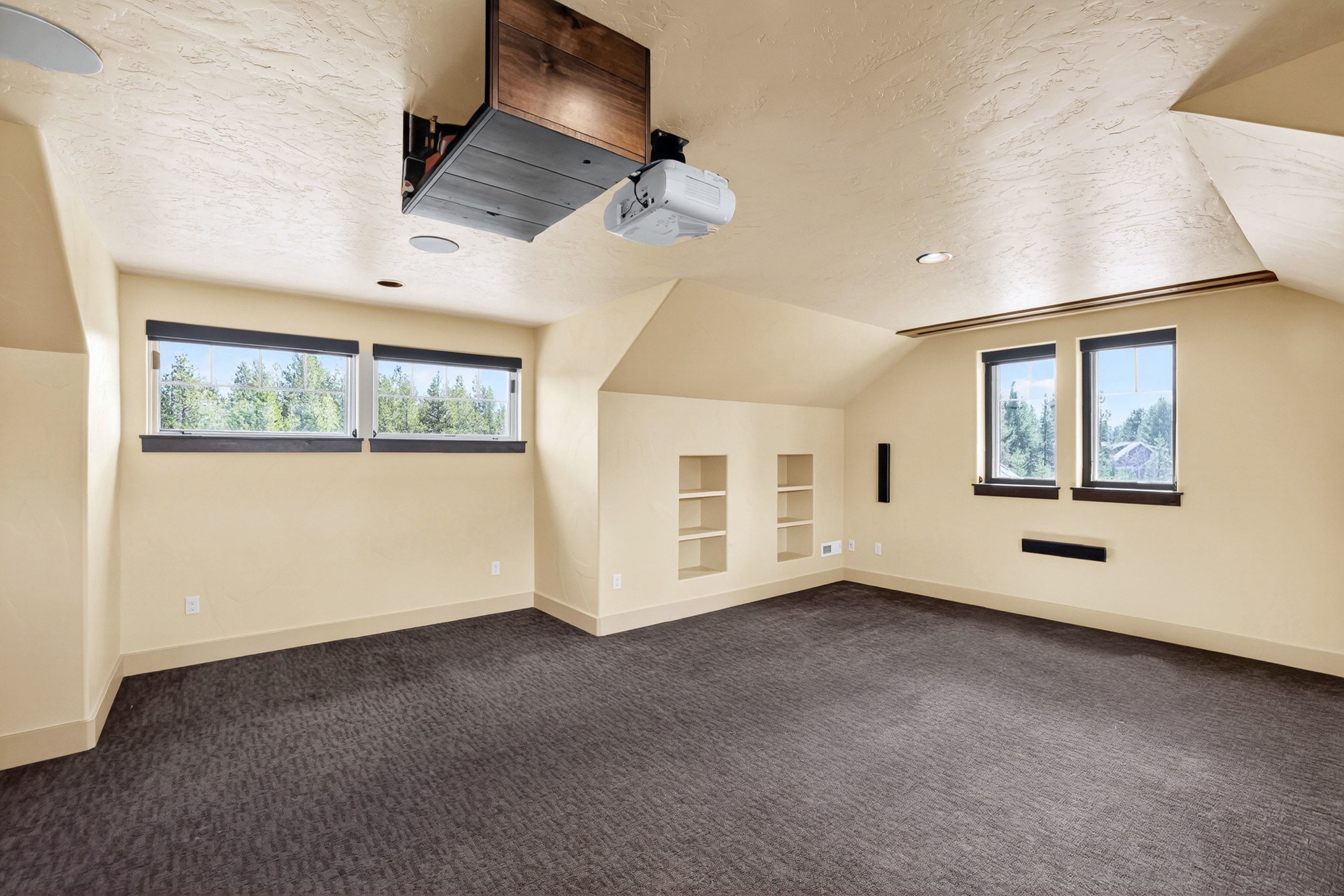  Stunning Home with Payette River Frontage on 2.66 Acres in McCall, Idaho - 物件實景