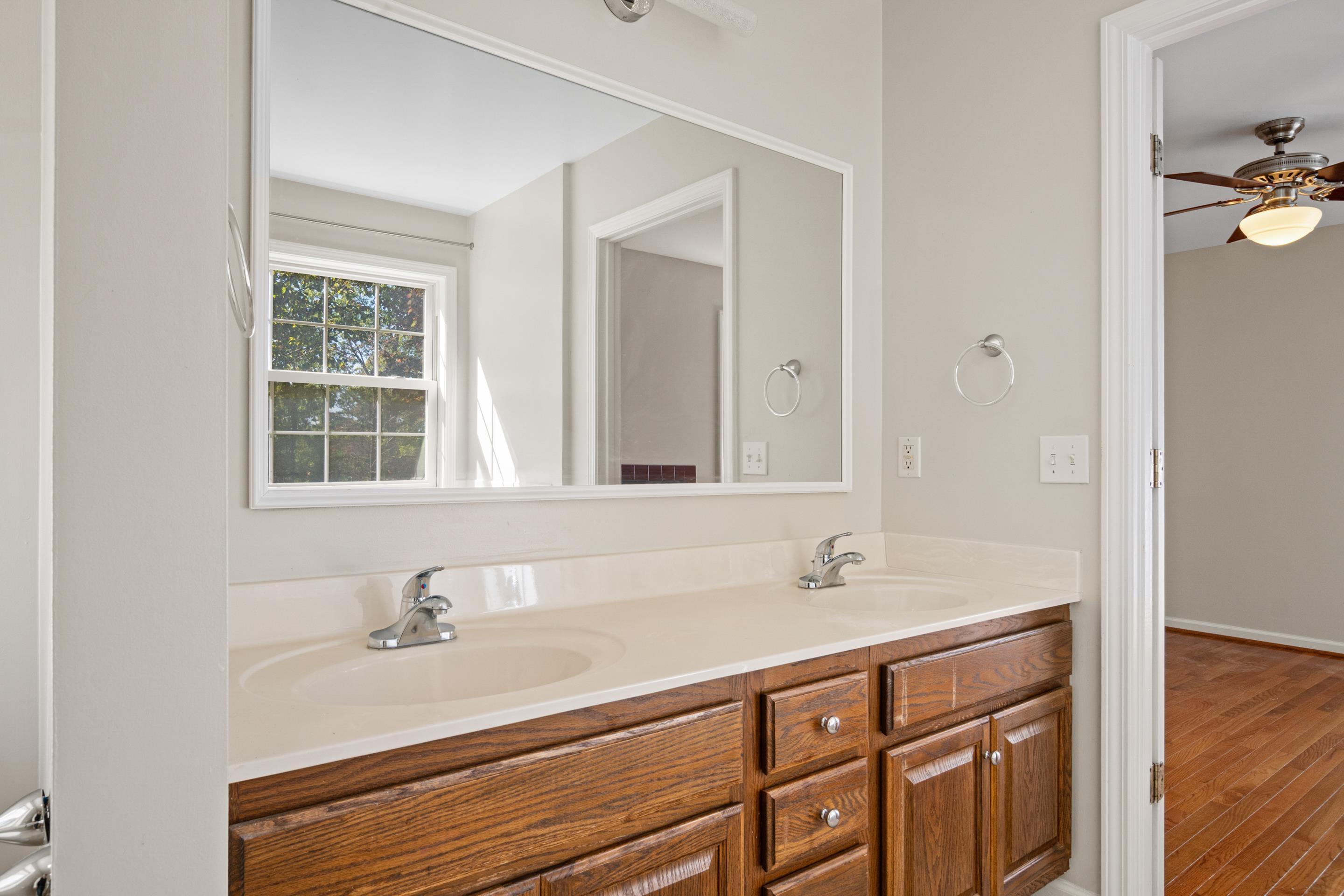 Blacksburg, Virginia, 24060, United States, 3 Bedrooms Bedrooms, ,4 BathroomsBathrooms,Residential,For Sale,1961376