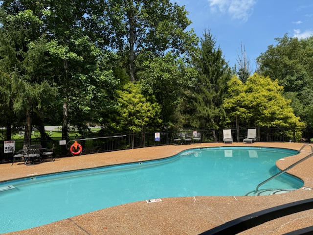 Sevierville, Tennessee, 37862, United States, 1 Bedroom Bedrooms, ,2 BathroomsBathrooms,Residential,For Sale,1979555