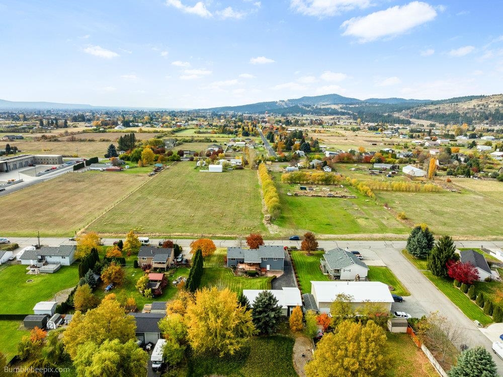 Newman Lake, Washington, 99025, United States, 4 Bedrooms Bedrooms, ,2 BathroomsBathrooms,Residential,For Sale,1987329