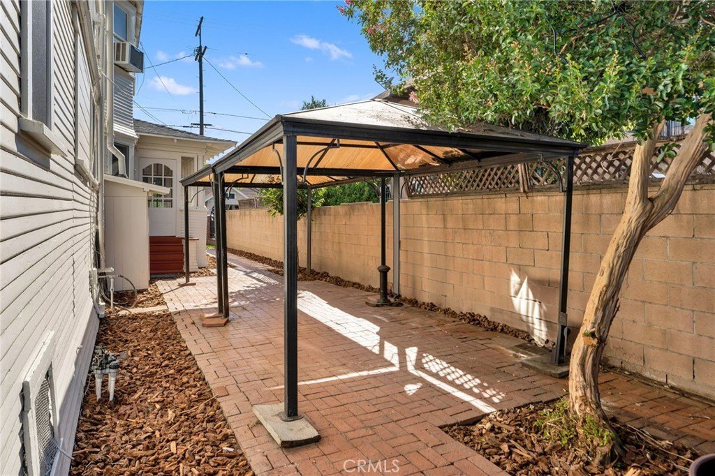 Los Angeles, California, 90042, United States, 3 Bedrooms Bedrooms, ,2 BathroomsBathrooms,Residential,For Sale,1920545