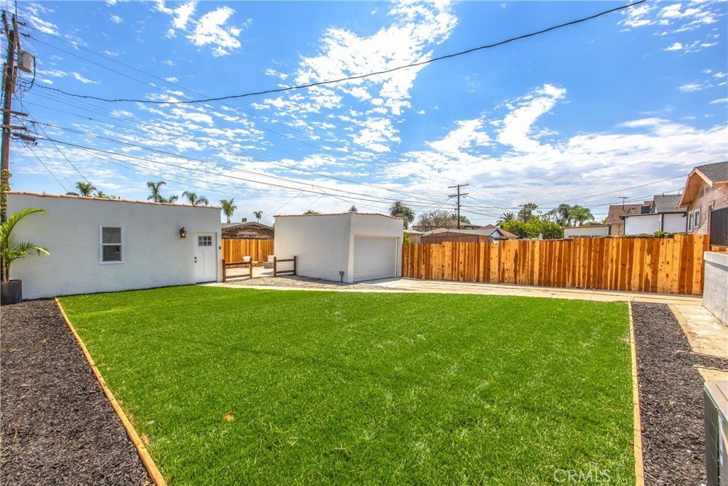 Los Angeles, California, 90043, United States, 3 Bedrooms Bedrooms, ,2 BathroomsBathrooms,Residential,For Sale,1986157