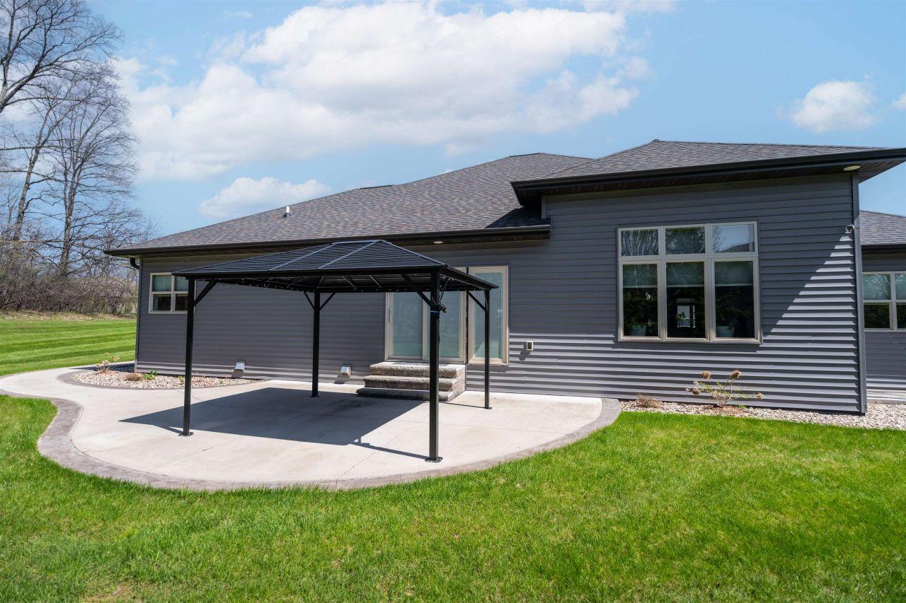 MENASHA, Wisconsin, 54952, United States, 6 Bedrooms Bedrooms, ,4 BathroomsBathrooms,Residential,For Sale,1807360
