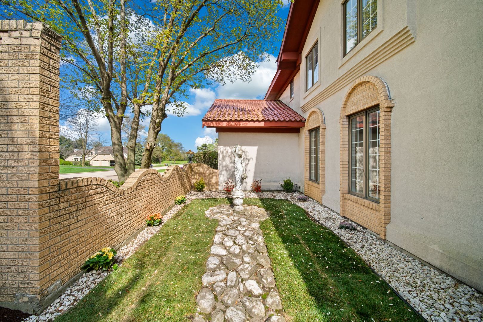 Oak Brook, Illinois, 60523, United States, 5 Bedrooms Bedrooms, ,6 BathroomsBathrooms,Residential,For Sale,1796873