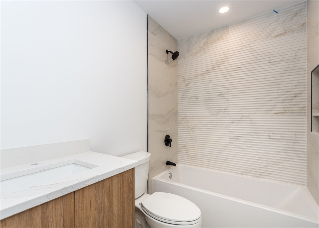 Waltham, Massachusetts, 02453, United States, 4 Bedrooms Bedrooms, ,5 BathroomsBathrooms,Residential,For Sale,1858244