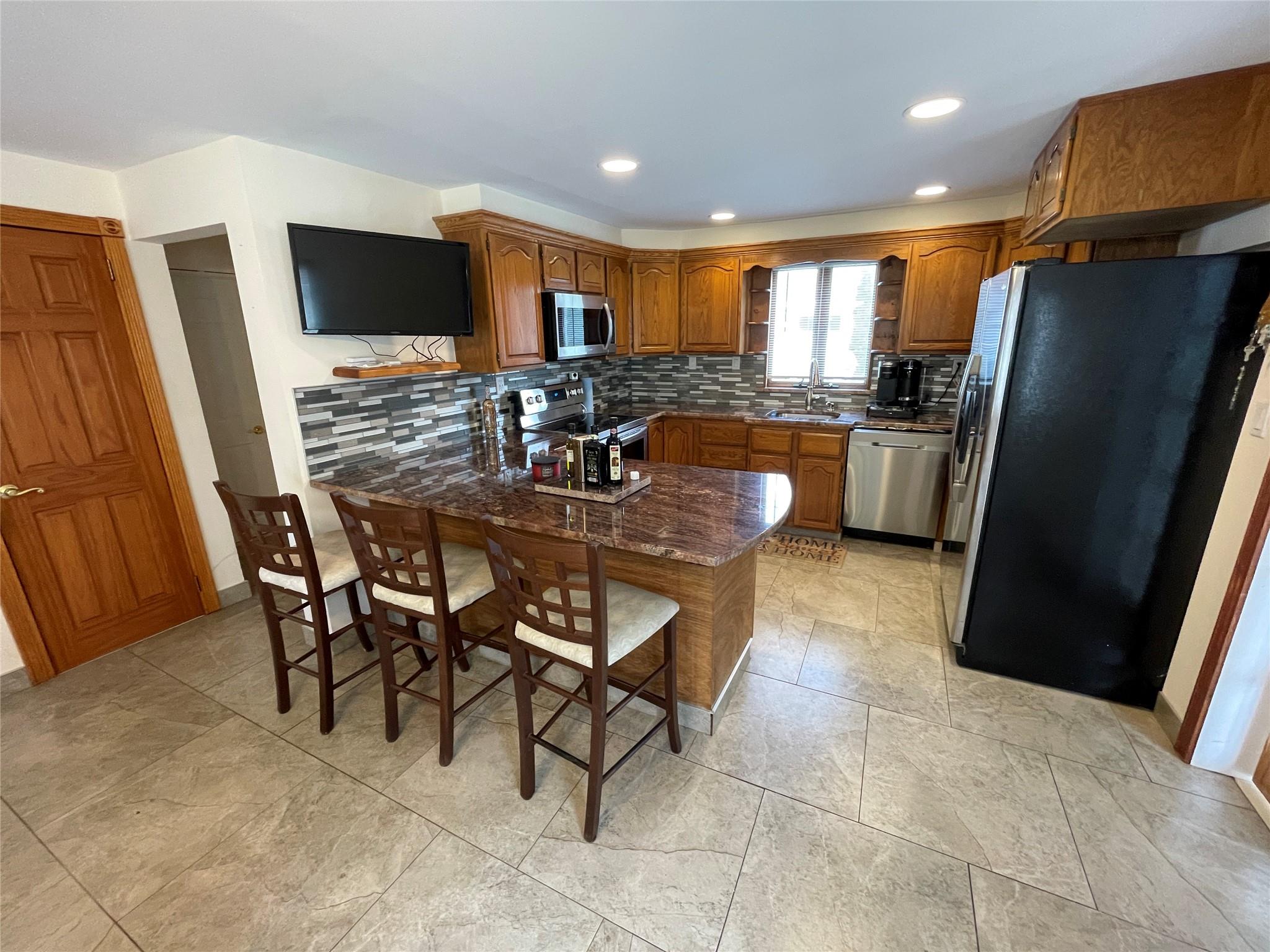 West Islip, New York, 11795, United States, 4 Bedrooms Bedrooms, ,3 BathroomsBathrooms,Residential,For Sale,1869198