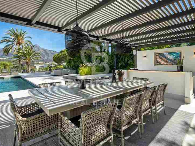 Marbella, Andalusia, ES, 5 Bedrooms Bedrooms, ,5 BathroomsBathrooms,Residential,For Sale,1819218