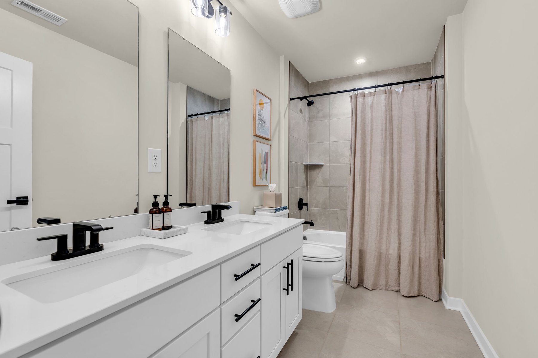  Newer Construction Home with Sophisticated Designer Upgrades - 物件實景