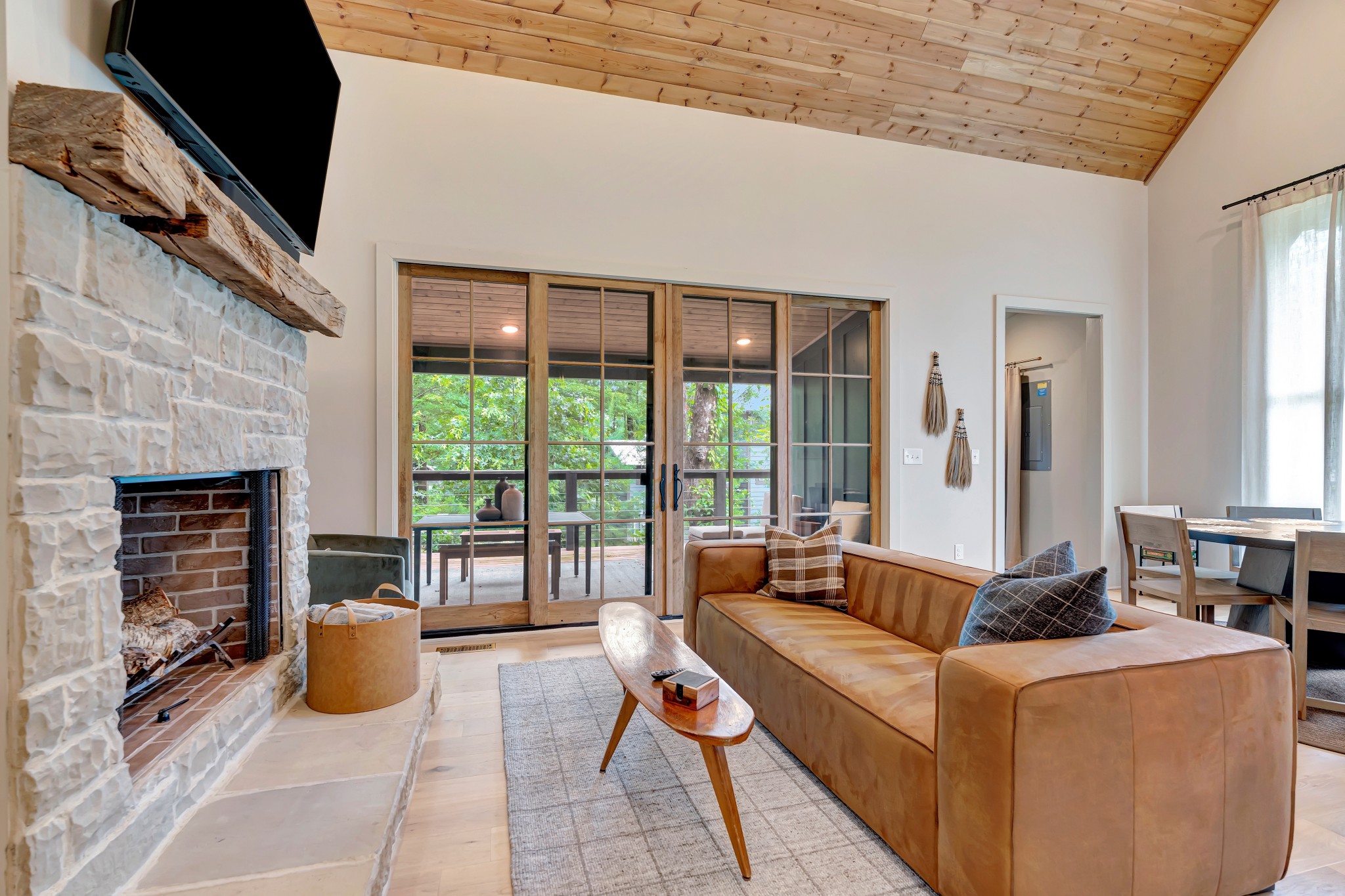 Tracy City, Tennessee, 37387, United States, 2 Bedrooms Bedrooms, ,1 BathroomBathrooms,Residential,For Sale,1975698