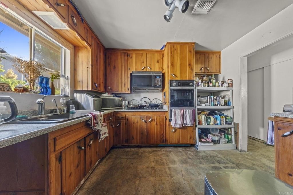 Santee, California, 92071, United States, 3 Bedrooms Bedrooms, ,3 BathroomsBathrooms,Residential,For Sale,1990944