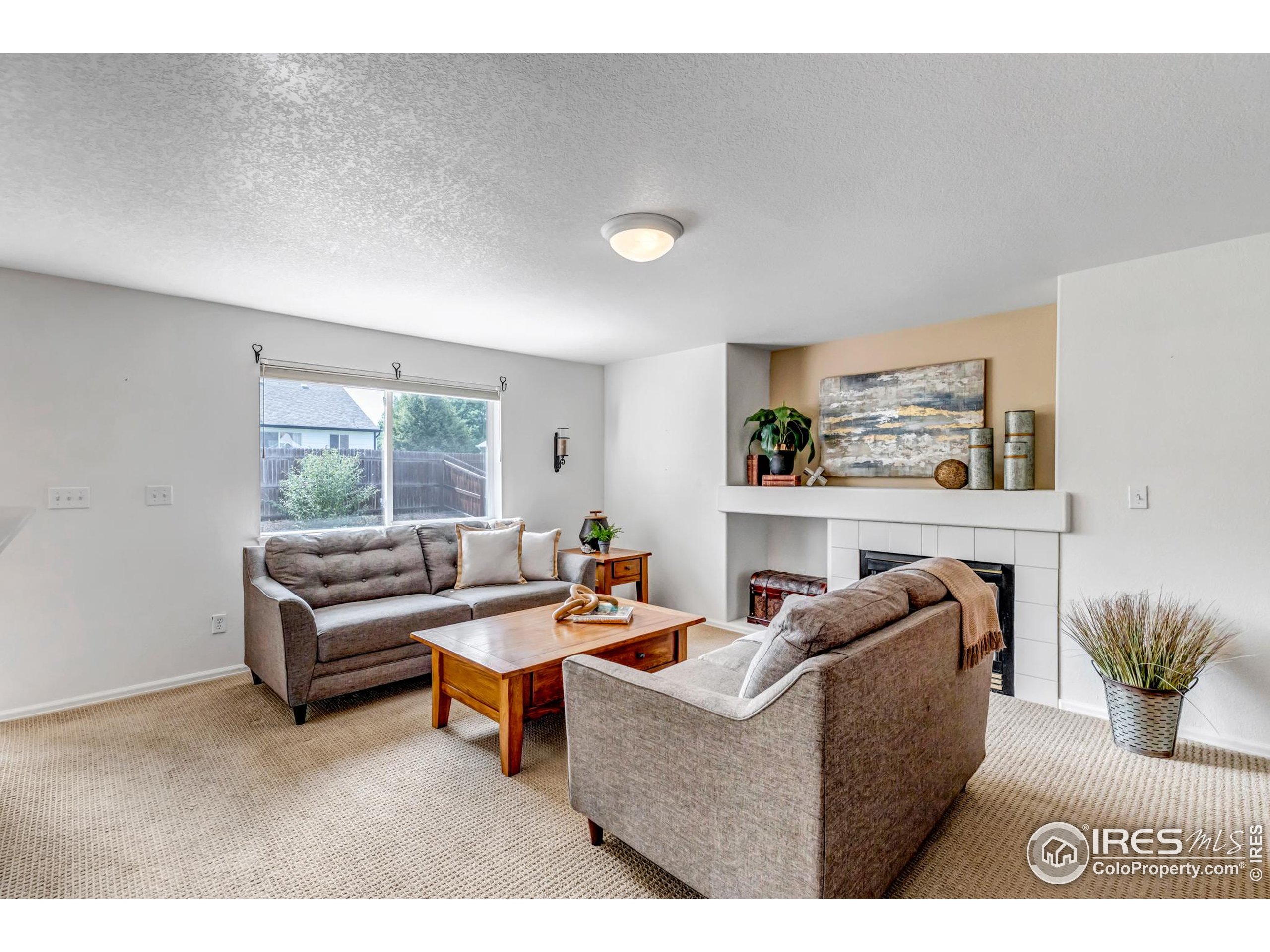 Longmont, Colorado, 80504, United States, 4 Bedrooms Bedrooms, ,3 BathroomsBathrooms,Residential,For Sale,1895647