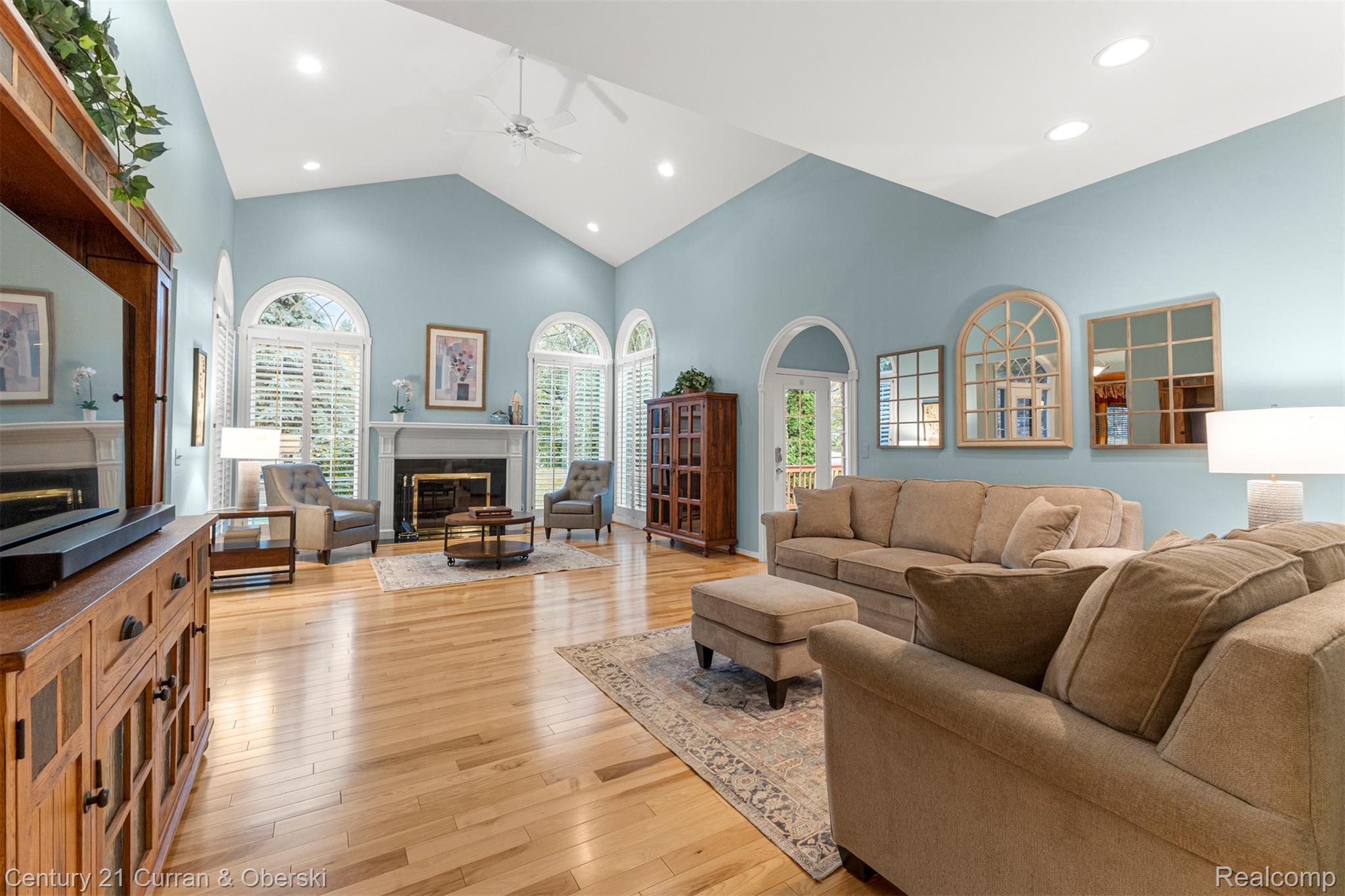 Shelby Charter Township, Michigan, 48316, United States, 2 Bedrooms Bedrooms, ,4 BathroomsBathrooms,Residential,For Sale,1977088