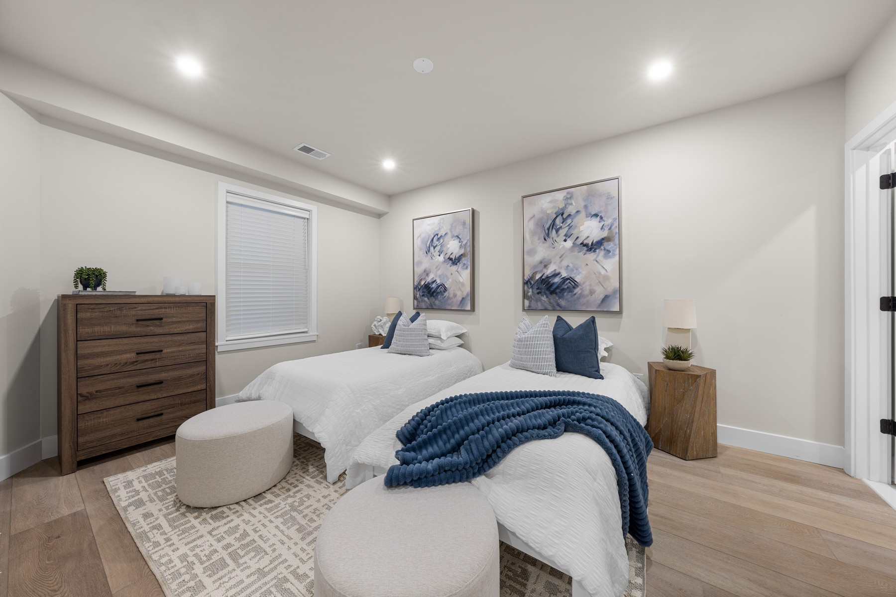  323 E Oak Avenue #202 - 物件實景