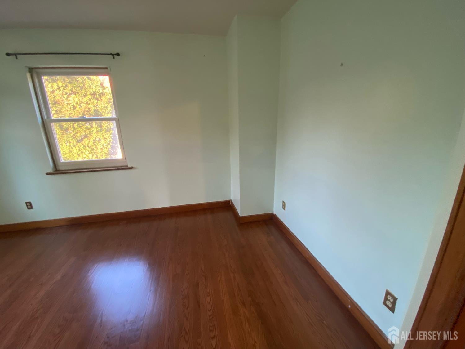 East Brunswick, New Jersey, 08816, United States, 5 Bedrooms Bedrooms, ,2 BathroomsBathrooms,Residential,For Sale,1956516