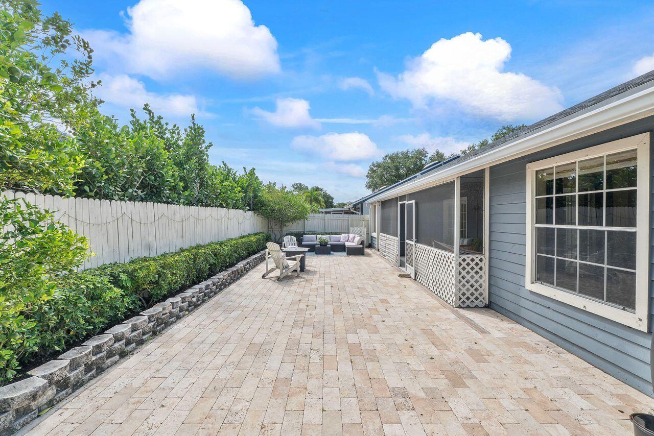Wellington, Florida, 33414, United States, 2 Bedrooms Bedrooms, ,2 BathroomsBathrooms,Residential,For Sale,1892262