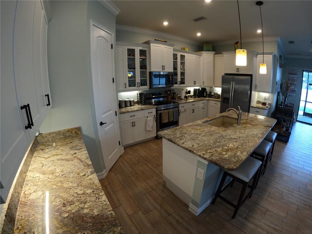 Sarasota, Florida, 34243, United States, 4 Bedrooms Bedrooms, ,3 BathroomsBathrooms,Residential,For Sale,1874918