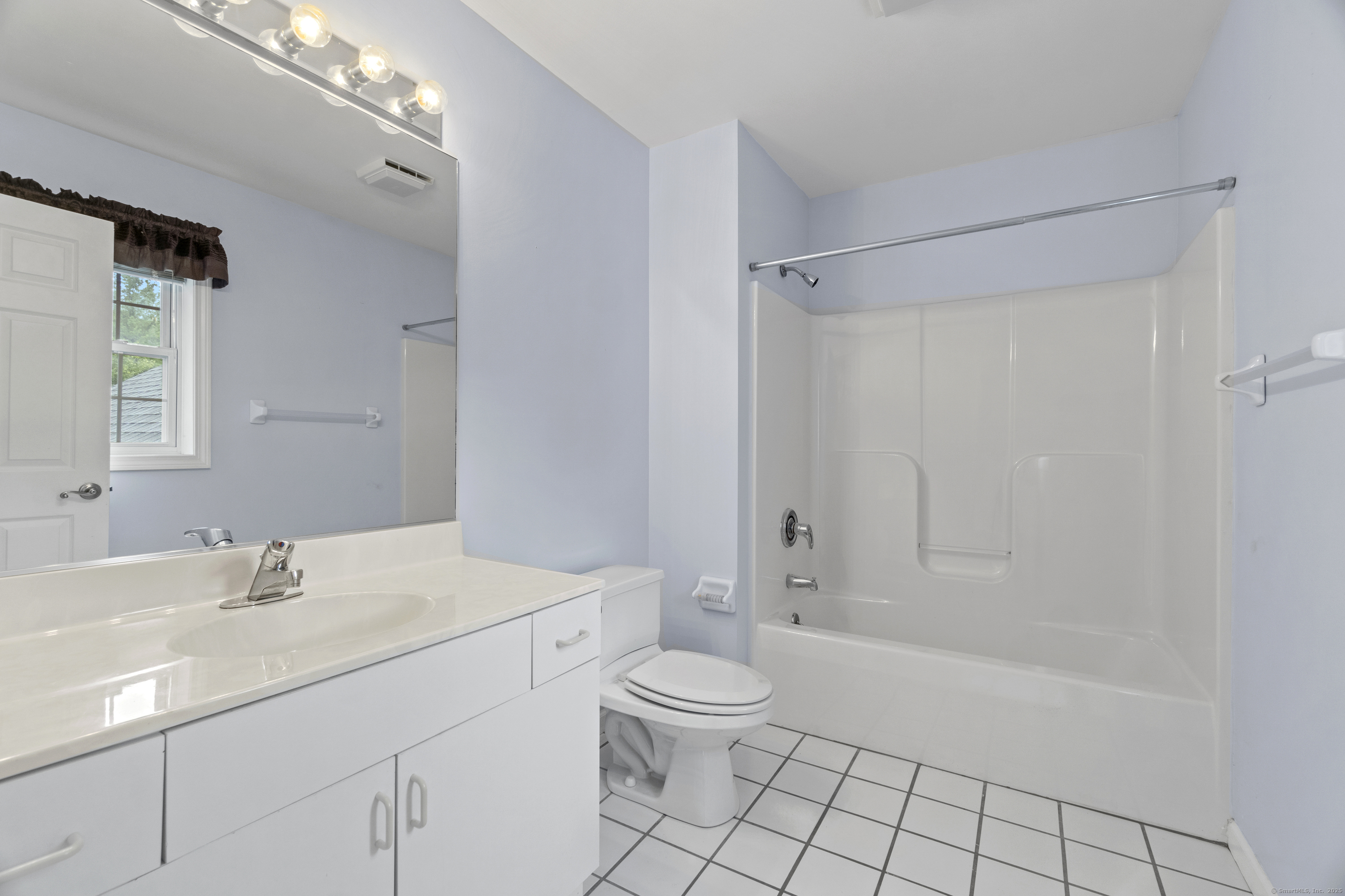 Danbury, Connecticut, 06811, United States, 2 Bedrooms Bedrooms, ,3 BathroomsBathrooms,Residential,For Sale,1932633