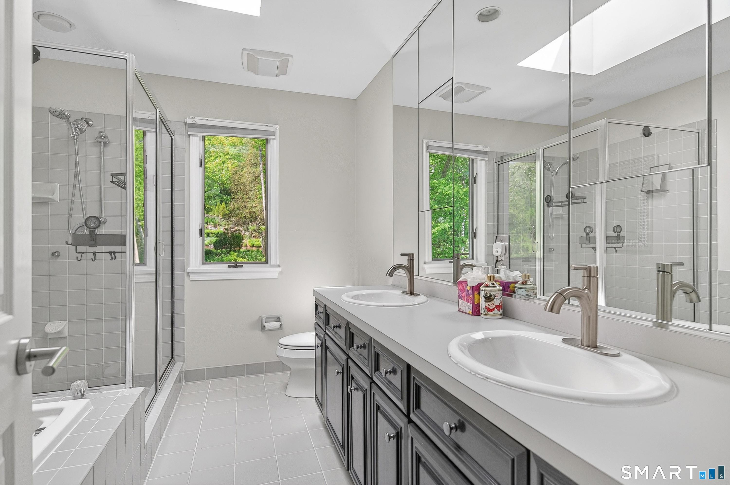 Greenwich, Connecticut, 06807, United States, 2 Bedrooms Bedrooms, ,4 BathroomsBathrooms,Residential,For Sale,2048631