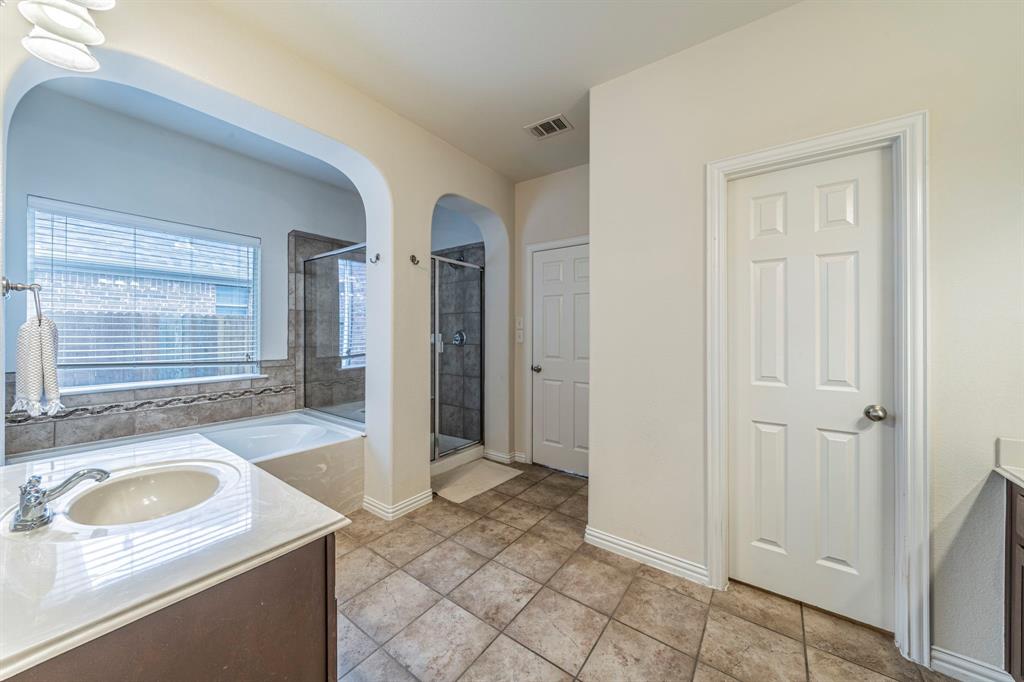 Fort Worth, Texas, 76244, United States, 4 Bedrooms Bedrooms, ,4 BathroomsBathrooms,Residential,For Sale,2038364