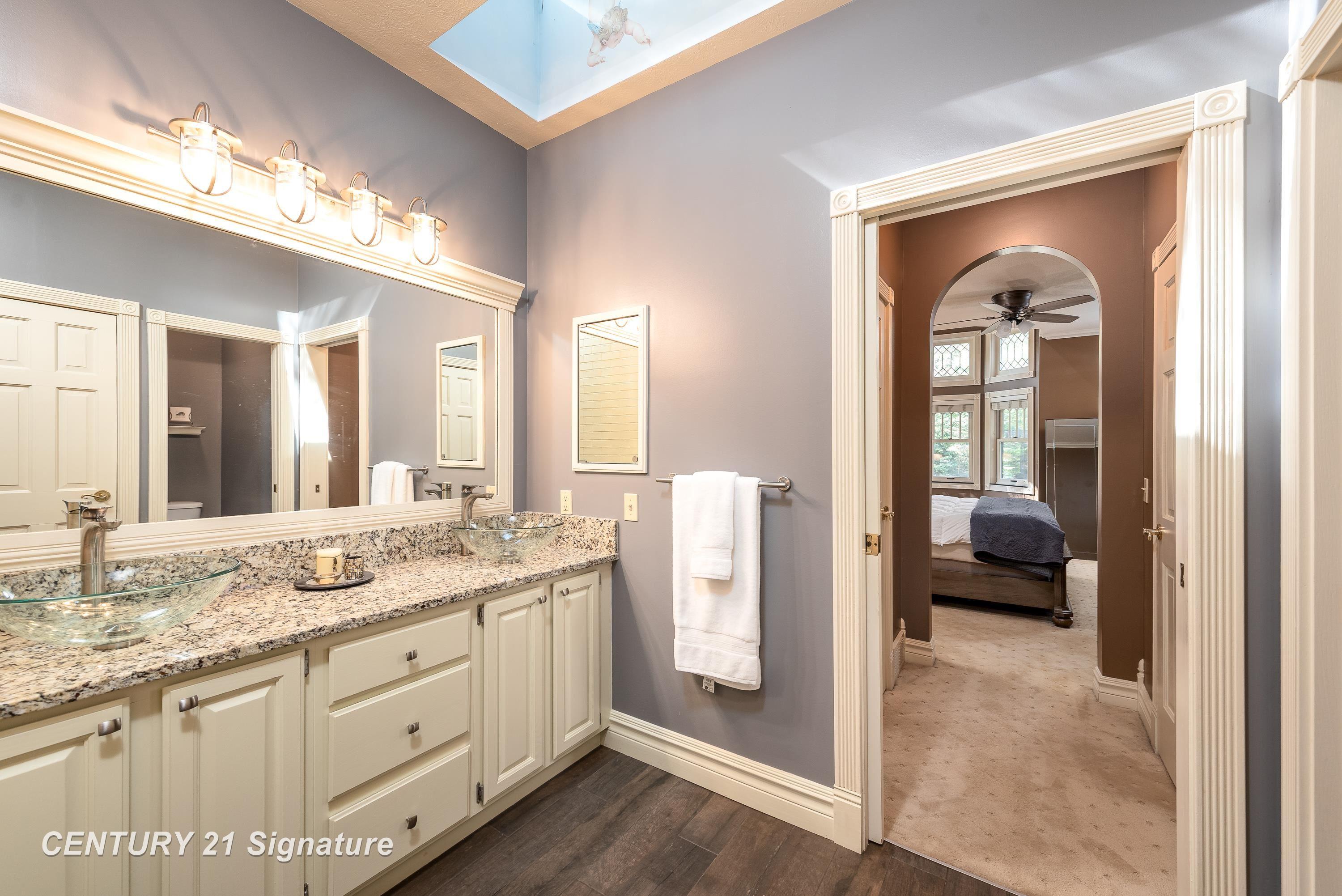 Midland, Michigan, 48642, United States, 5 Bedrooms Bedrooms, ,6 BathroomsBathrooms,Residential,For Sale,1977241