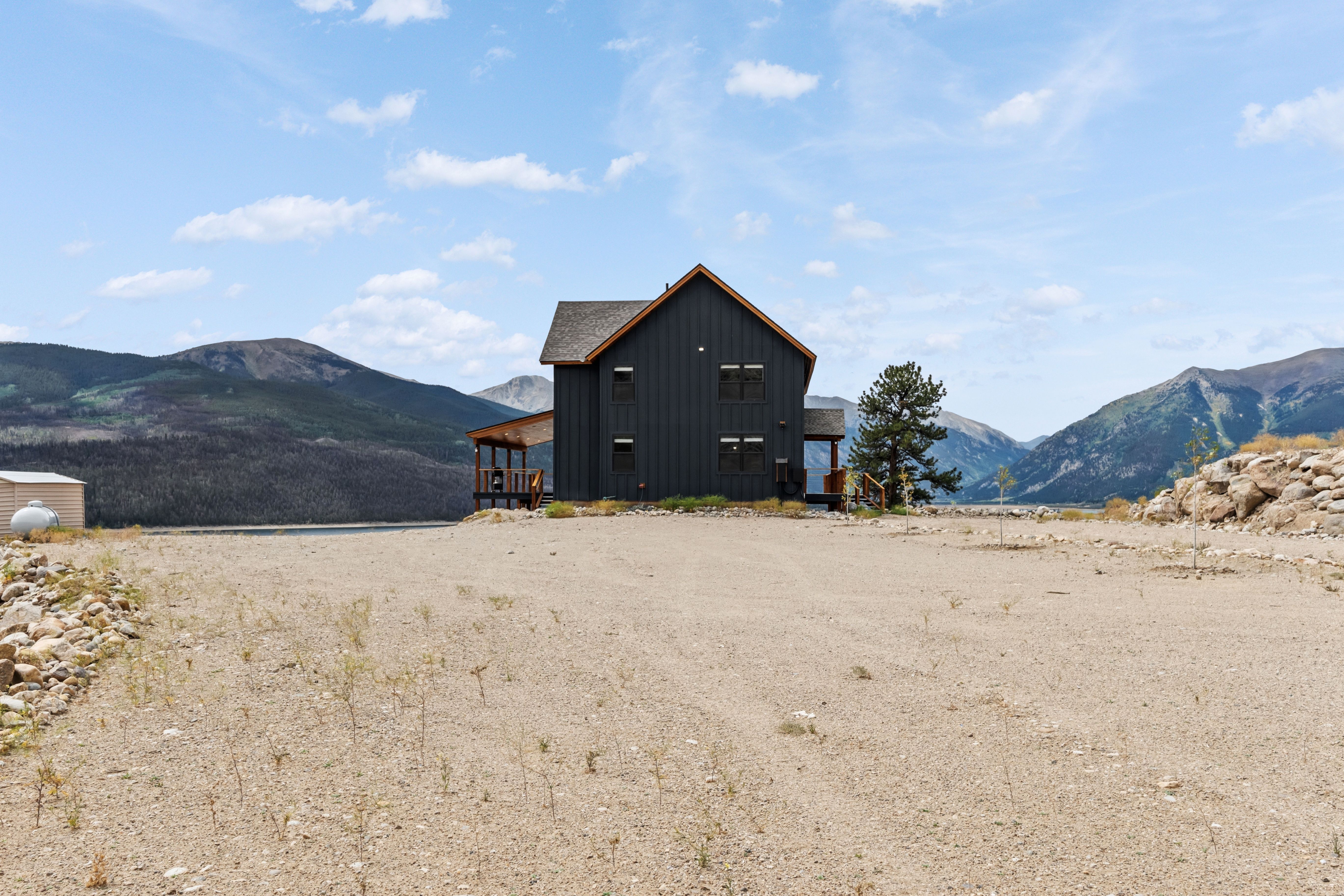  New Construction with Show-Stopping Twin Lakes Views - 物件實景