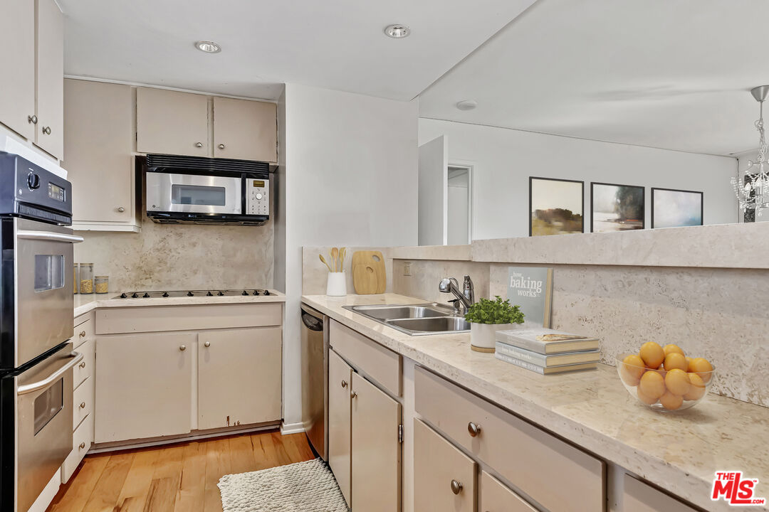 Los Angeles, California, 90067, United States, 2 Bedrooms Bedrooms, ,2 BathroomsBathrooms,Residential,For Sale,1754738